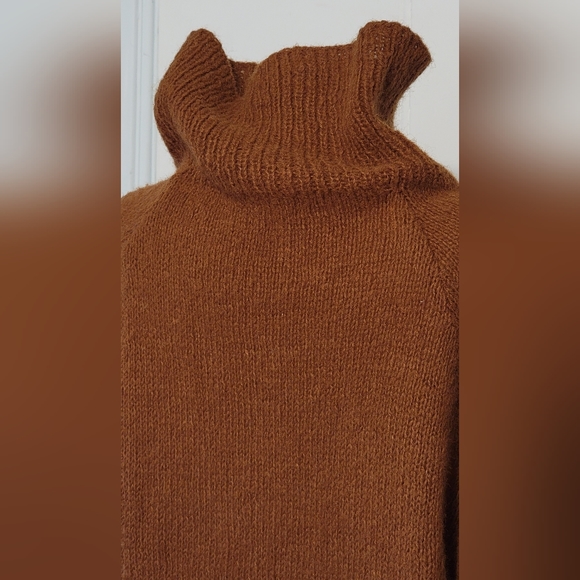 Vintage chocolate brown wool loose turtle neck sweater. Size medium / large. - Picture 3 of 5